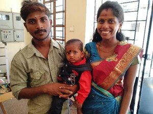 Sathya avec son mari et son bébé
